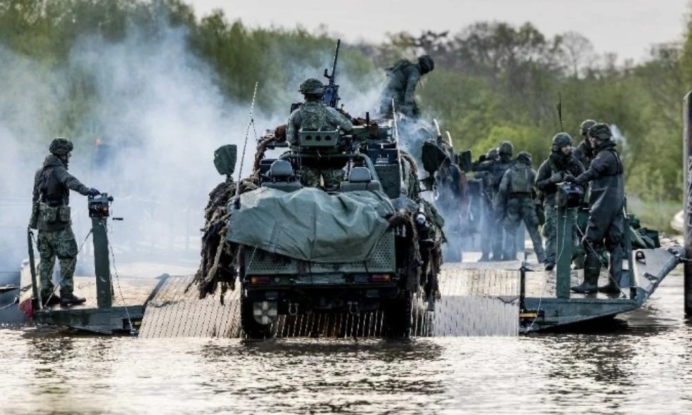 Ζαχάροβα: "Η στρατιωτική άσκηση Steadfast Defender του ΝΑΤΟ είναι απόδειξη ότι ετοιμάζεται για σύγκρουση"